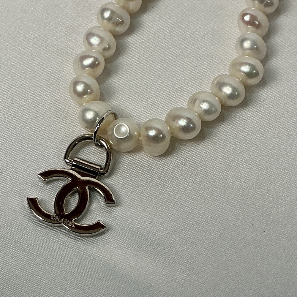 Pearl Necklace with Silver Charm Chanel - Picture 6 of 7